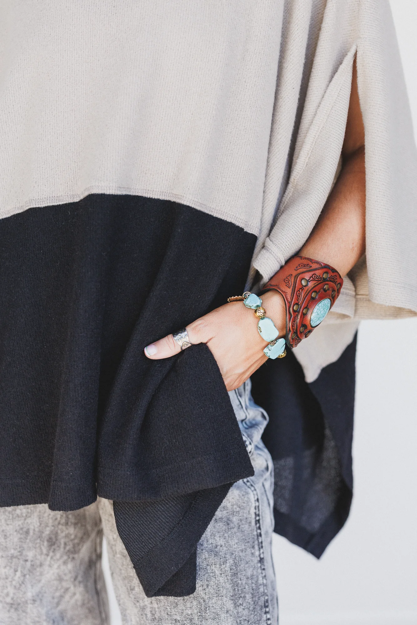 The Nest Lucky Shadow Top - Taupe Black - Image 3