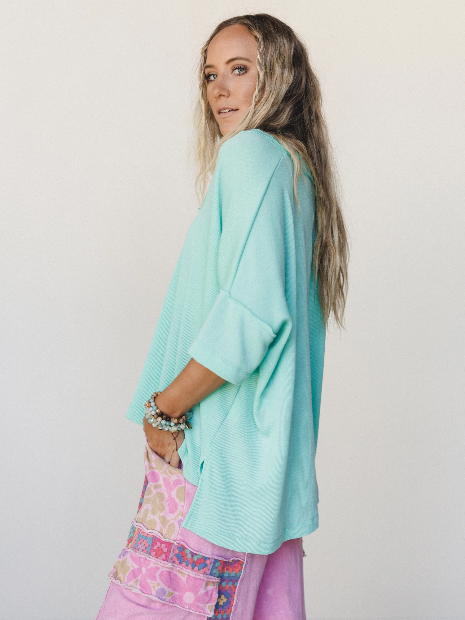 The Nest On The Go V Neck Ribbed Essential Tee - Cabbage - Image 3